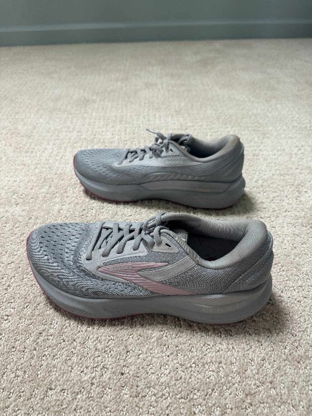 Brooks Adrenaline GTS Women’s 9 Gray Pink Running Shoes